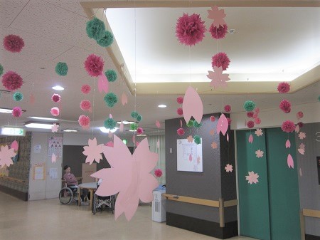 フロアの飾りつけ（桜）.JPG